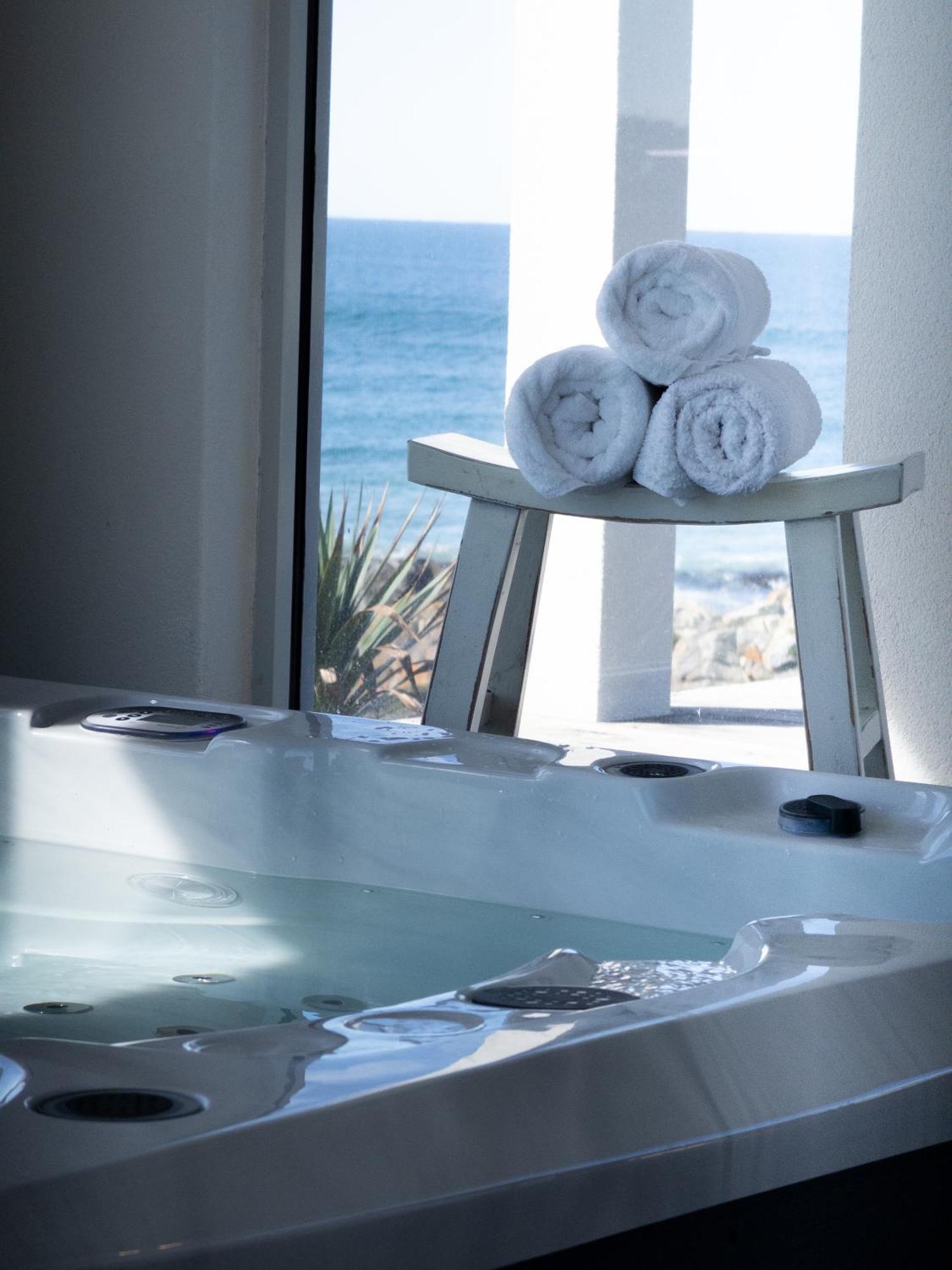 Saltwater - Absolute Oceanfront, Fire Pits, Some Villas With Hot Tubs And Sauna Falmouth Esterno foto