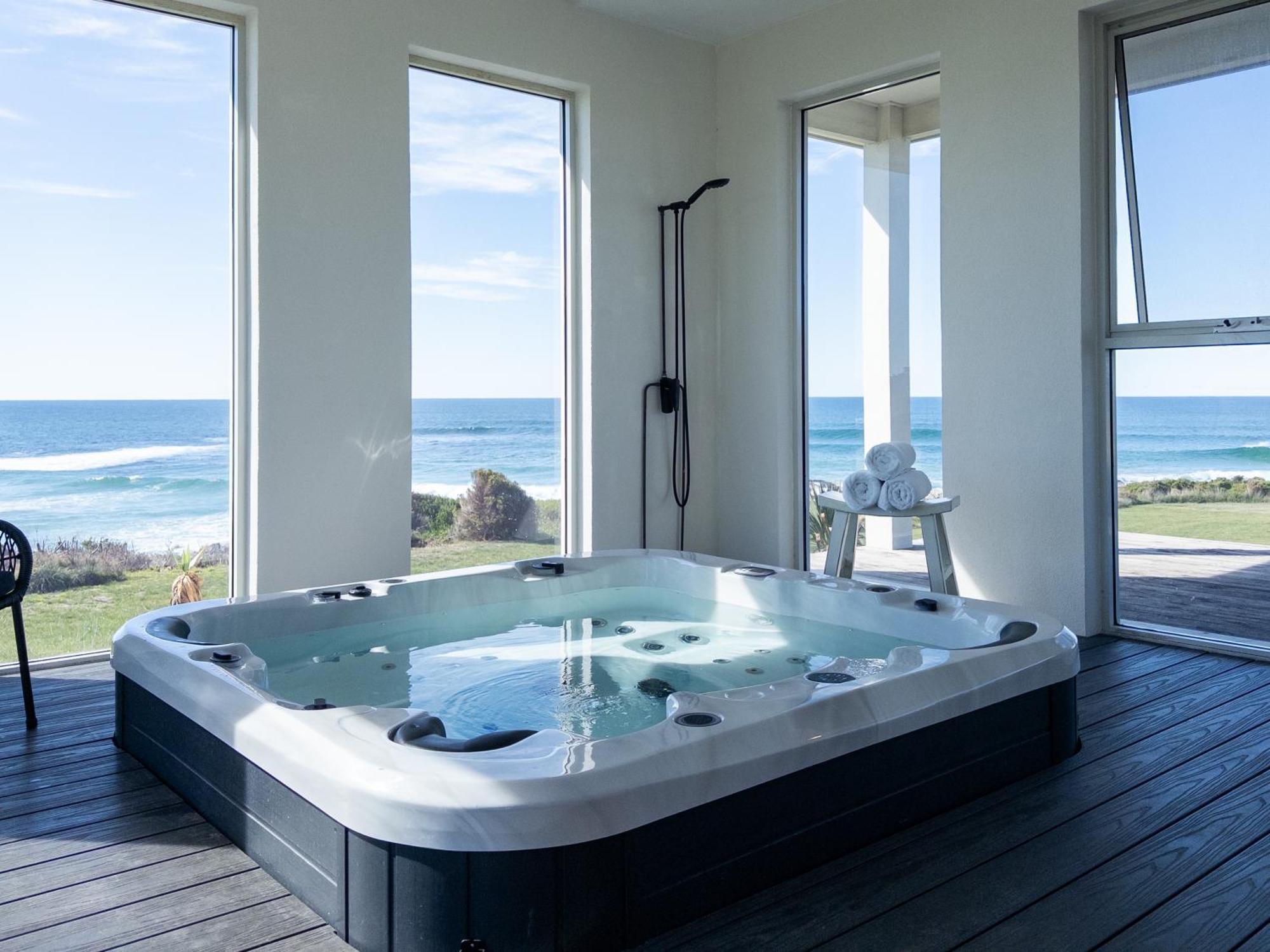 Saltwater - Absolute Oceanfront, Fire Pits, Some Villas With Hot Tubs And Sauna Falmouth Esterno foto